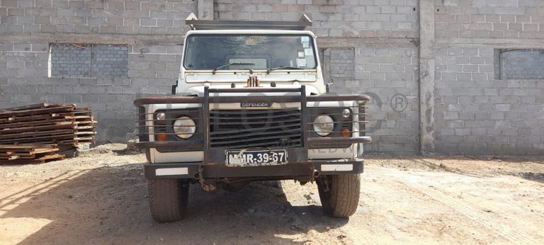 Land Rover Defender ·