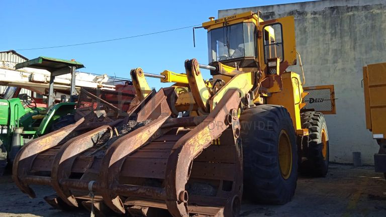 Escavadeira Dezzi ·