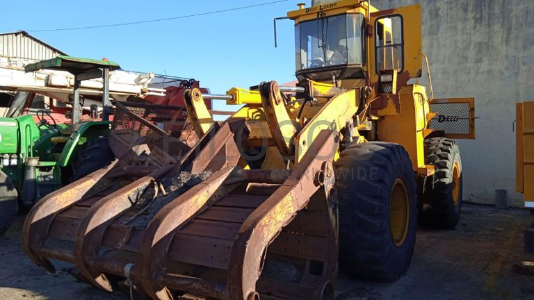 Escavadeira Dezzi ·