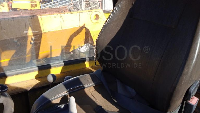 Escavadeira Dezzi 1700 ·