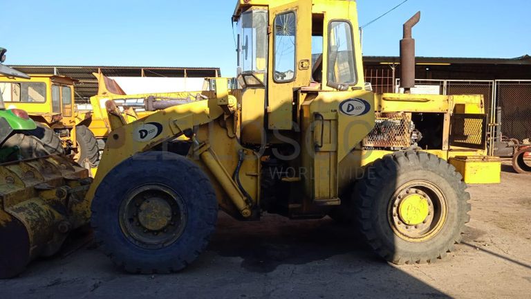 Escavadeira Dezzi 1700 ·