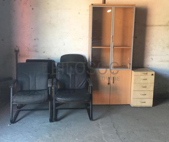 Mobiliário de escritório ·