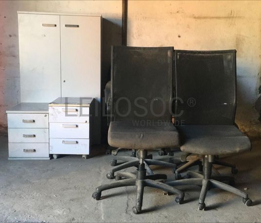 Mobiliário de escritório ·