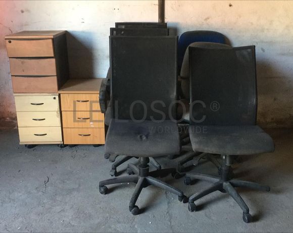 Mobiliário de escritório ·