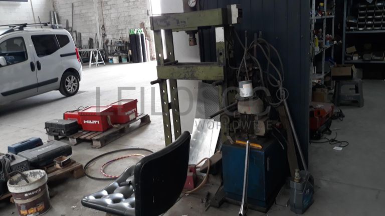 Prensa · Aparelho de soldar