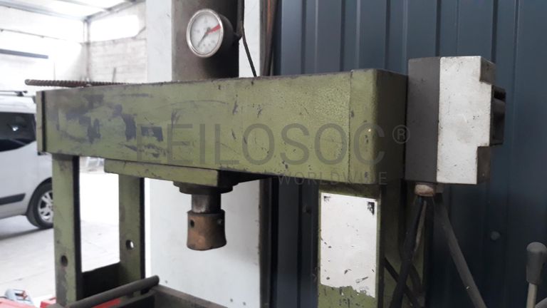 Prensa · Aparelho de soldar