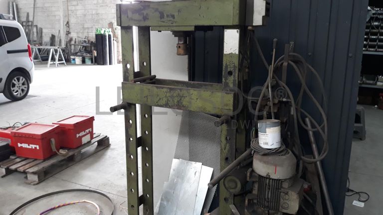 Prensa · Aparelho de soldar