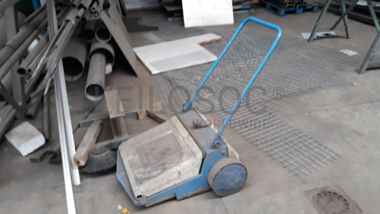 Aparelho de soldar · Vassoura