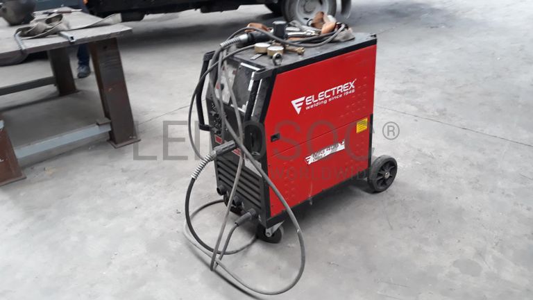 Aparelho de soldar · Vassoura