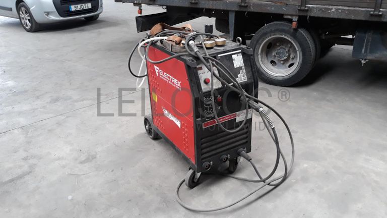 Aparelho de soldar · Vassoura