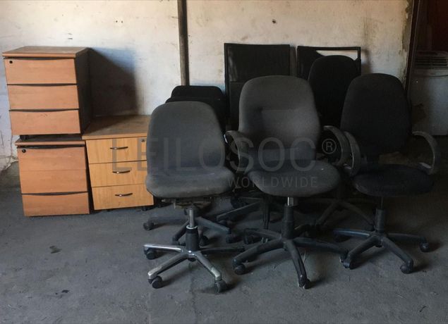Mobiliário de escritório ·