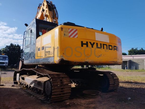 Escavadeira Hyundai Robex 210LC-7 ·