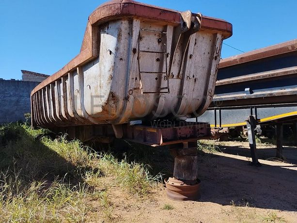 Atrelado basculante Henred Fruehauf ·