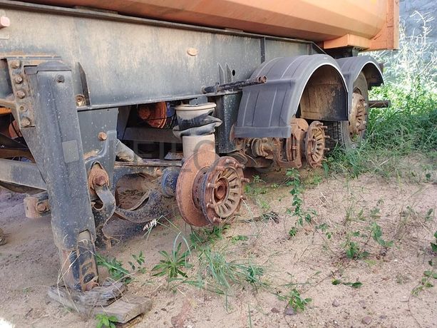 Atrelado basculante ·