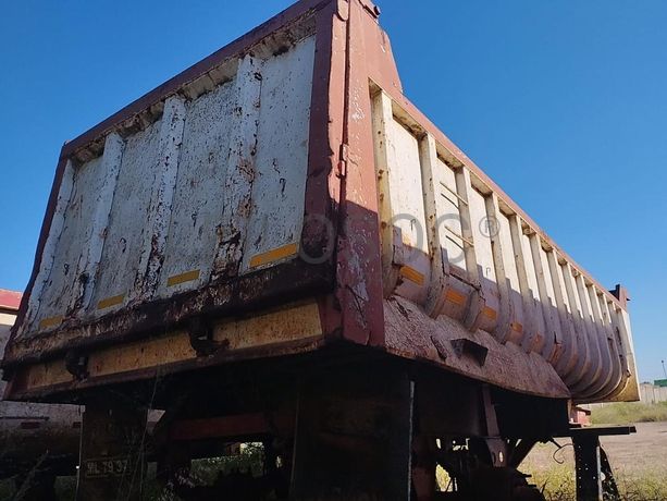 Atrelado basculante ·