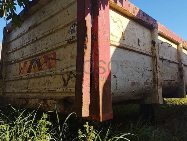 Atrelado basculante ·