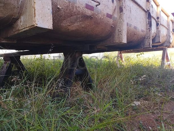 Atrelado basculante ·