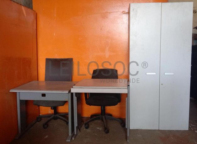 Mobiliário de escritório ·