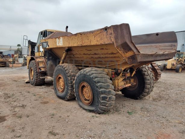 Dumper (30T) CATERPILLAR 725 · Viana