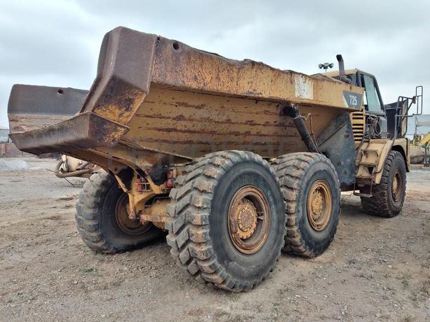 Dumper (30T) CATERPILLAR 725 · Viana