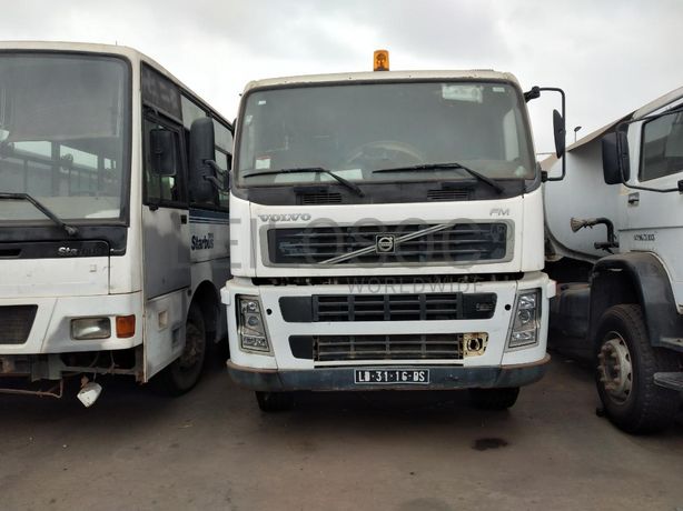 Camião Basculante (6X4) VOLVO FM 13 · Viana