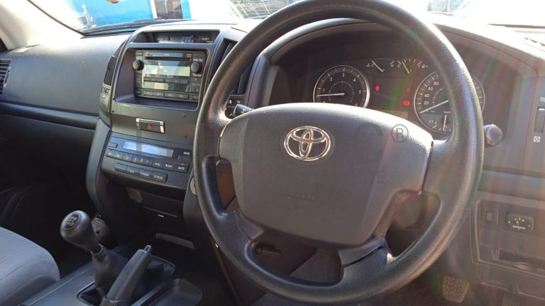 Toyota Landcruiser ·