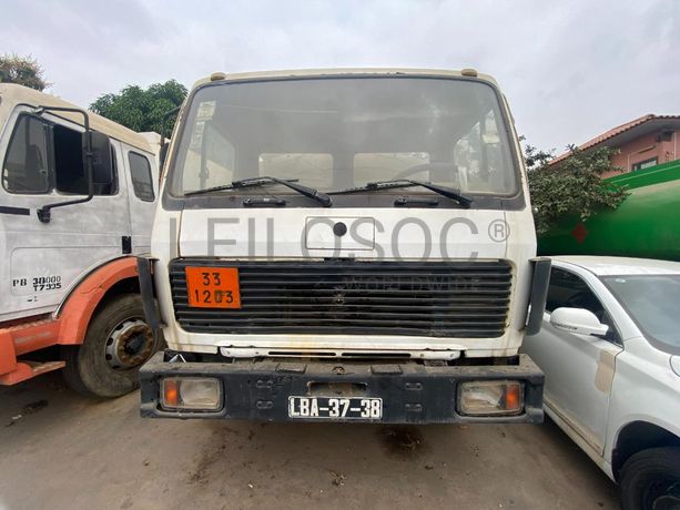 Camião Cisterna Mercedes-Benz · Belas