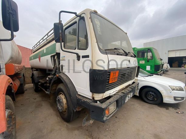 Camião Cisterna Mercedes-Benz · Belas