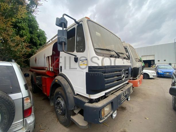 Camião Cisterna Mercedes-Benz 1935 (4X2)
