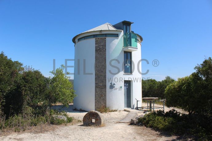 1/2 de Casa de arrecadação + Terreno · Rio Maior, Santarém