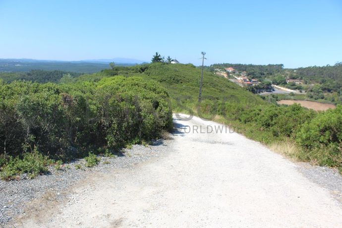 1/2 de Casa de arrecadação + Terreno · Rio Maior, Santarém