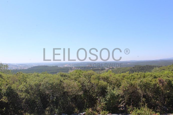 1/2 de Casa de arrecadação + Terreno · Rio Maior, Santarém