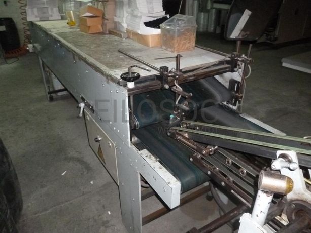 Máquina de colar caixas