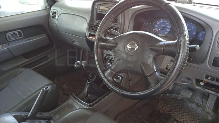 Nissan Hardbody NP300 ·