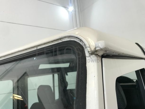 Land Rover Defender 110 300 TDi · 9 lugares · Ano 1997