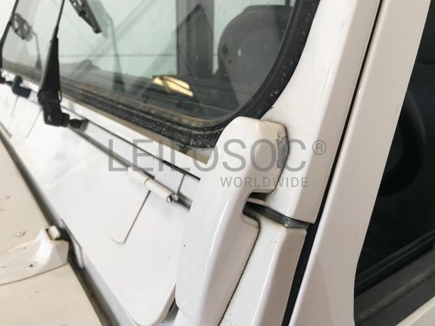 Land Rover Defender 110 300 TDi · 9 lugares · Ano 1997