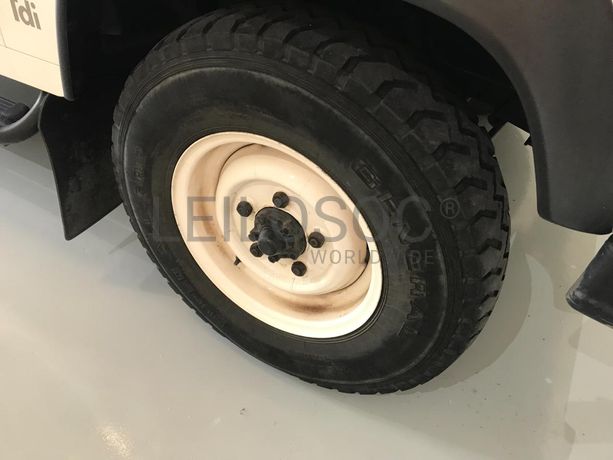 Land Rover Defender 110 300 TDi · 9 lugares · Ano 1997