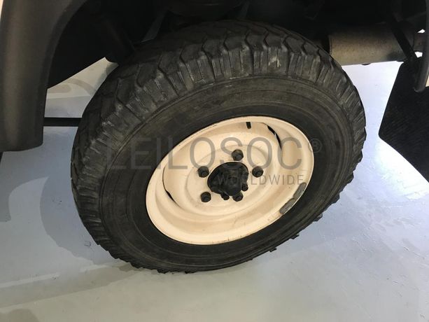 Land Rover Defender 110 300 TDi · 9 lugares · Ano 1997