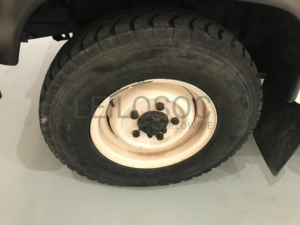 Land Rover Defender 110 300 TDi · 9 lugares · Ano 1997