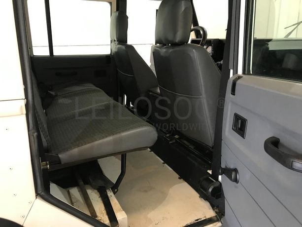 Land Rover Defender 110 300 TDi · 9 lugares · Ano 1997