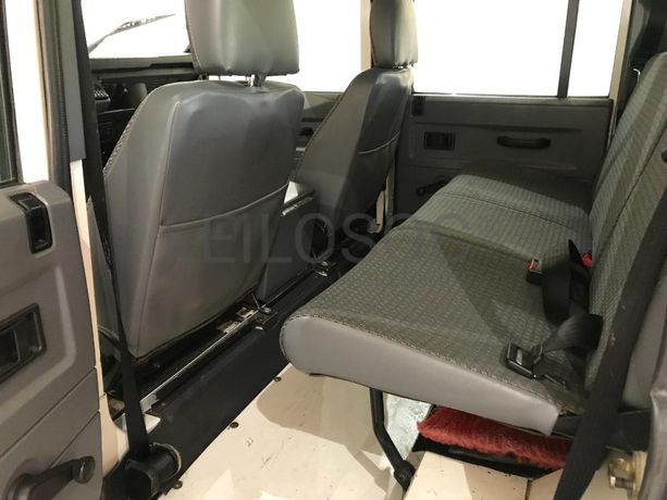 Land Rover Defender 110 300 TDi · 9 lugares · Ano 1997