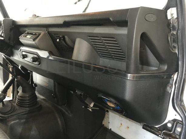 Land Rover Defender 110 300 TDi · 9 lugares · Ano 1997