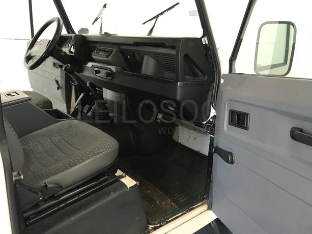 Land Rover Defender 110 300 TDi · 9 lugares · Ano 1997
