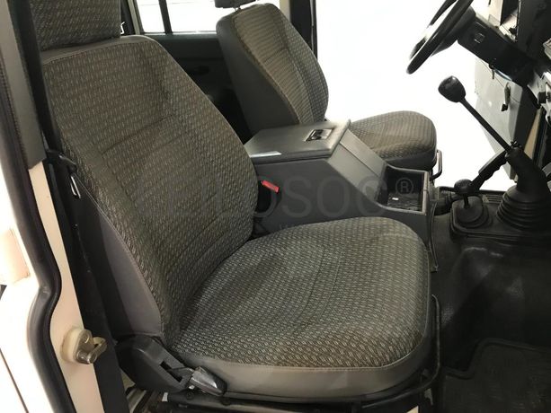 Land Rover Defender 110 300 TDi · 9 lugares · Ano 1997