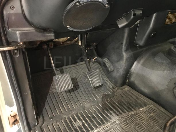 Land Rover Defender 110 300 TDi · 9 lugares · Ano 1997