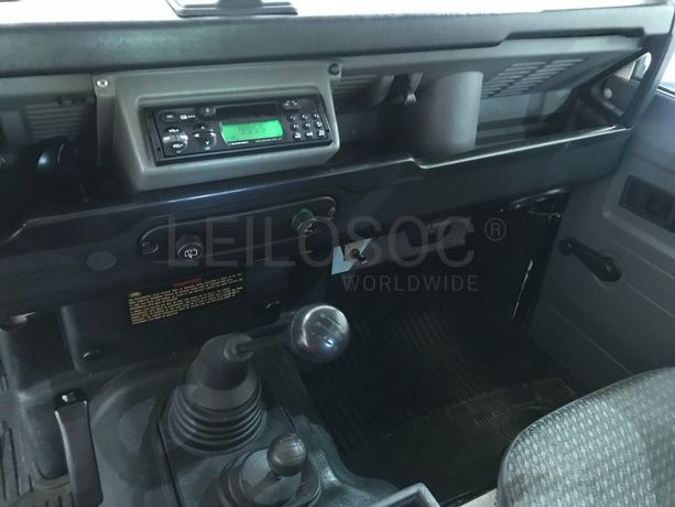 Land Rover Defender 110 300 TDi · 9 lugares · Ano 1997