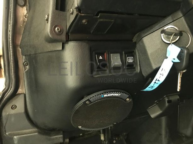 Land Rover Defender 110 300 TDi · 9 lugares · Ano 1997