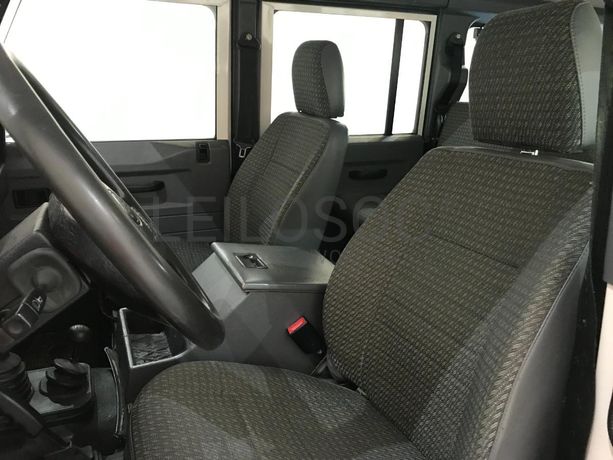 Land Rover Defender 110 300 TDi · 9 lugares · Ano 1997