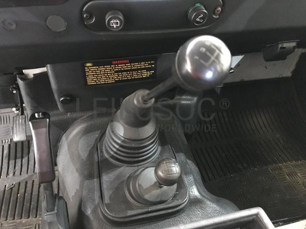 Land Rover Defender 110 300 TDi · 9 lugares · Ano 1997