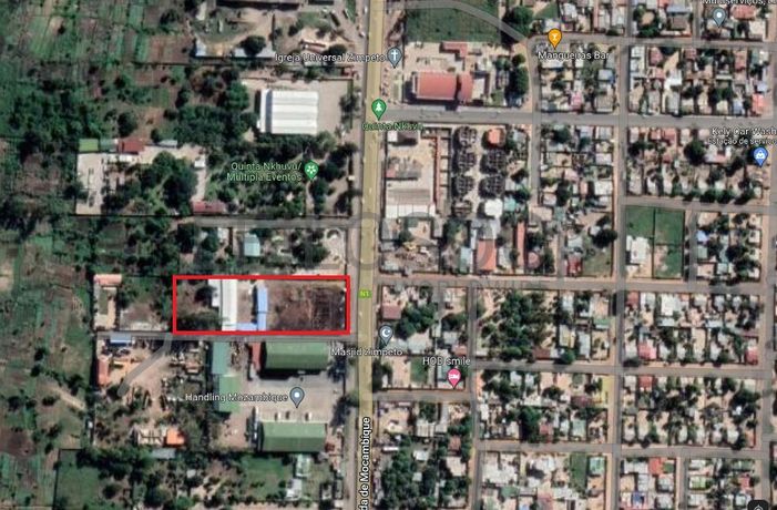 Infraestruturas em terreno com 7500m² ·